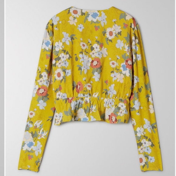 NWT Aritzia Sunday Best floral printed Crop Tie-Front Blouse Size M Wtags⭐️⭐️⭐️ - Picture 3 of 15